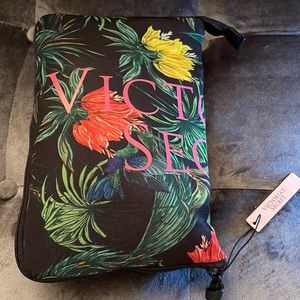 NWT VICTORIA’S SECRET Convertible Packable Tote Bag Tropical Print